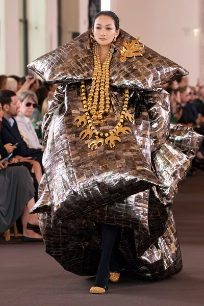 Look 19